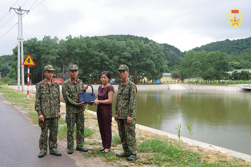 Việc làm tốt của 3 chiến sĩ Bộ đội Hóa học