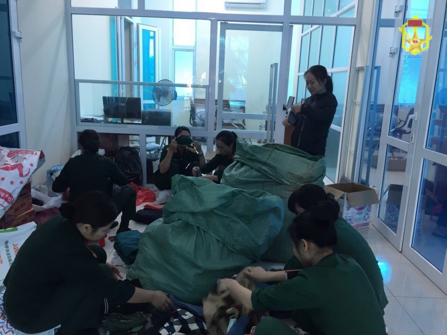 Hội Phụ nữ cơ sở Trường Sĩ quan Phòng hóa tích cực ủng hộ đồng bào miền Trung khắc phục hậu quả thiên tai, lũ lụt