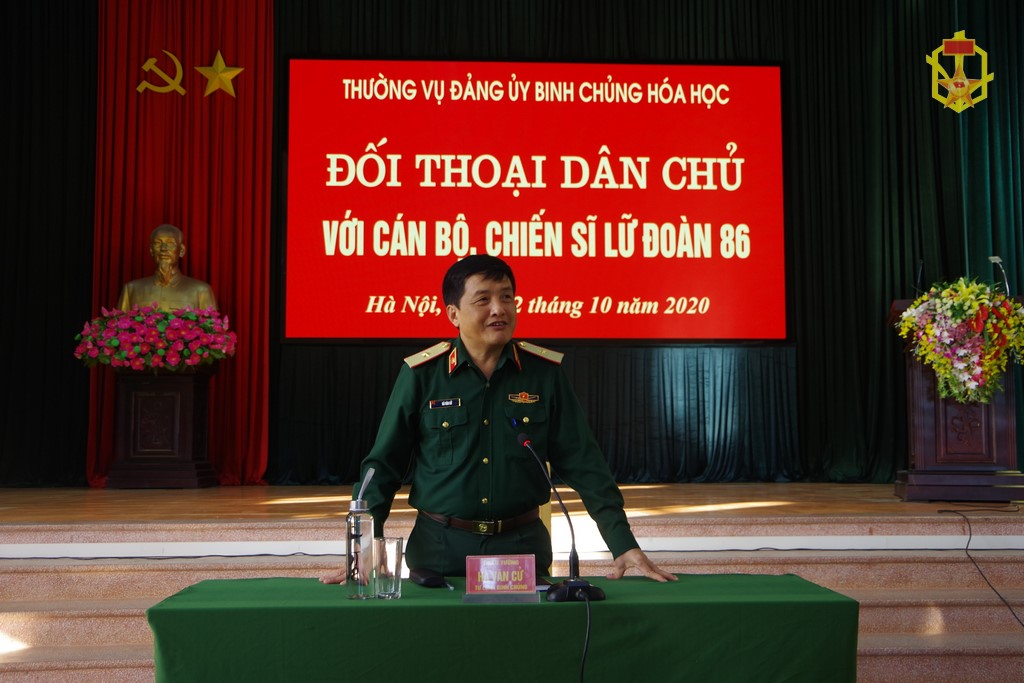 Tư lệnh Binh chủng Hóa học sinh hoạt dân chủ với cán bộ, chiến sĩ Lữ đoàn 86