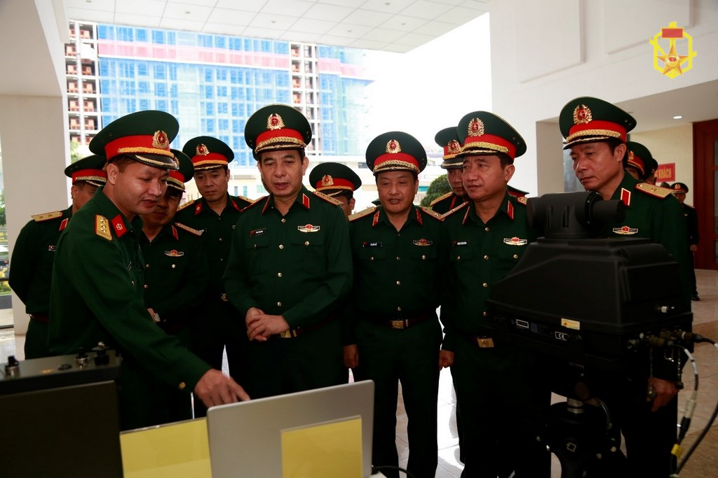 Thượng tướng Phan Văn Giang Ủy viên Trung ương Đảng, Ủy viên Thường vụ Quân ủy Trung ương, Tổng Tham mưu trưởng, Thứ trưởng Bộ Quốc phòng đến kiểm tra và làm việc tại Bộ tư lệnh Hóa học