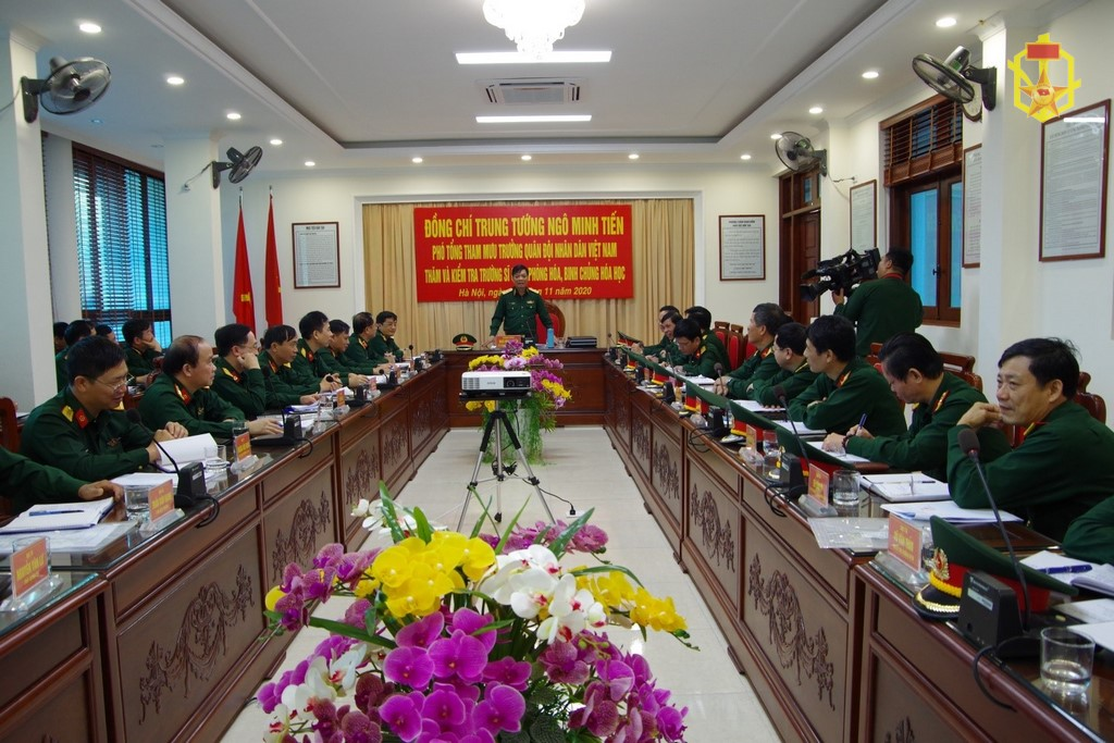 Trung tướng Ngô Minh Tiến thăm và kiểm tra Trường Sĩ quan Phòng hóa