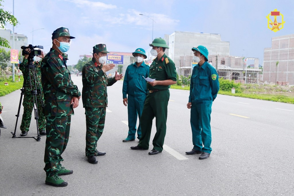 Binh chủng Hóa học phun khử khuẩn tại Bắc Ninh