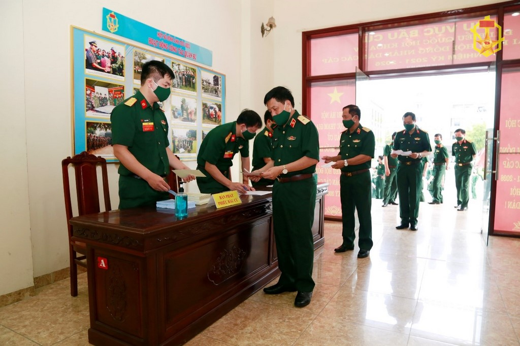 Toàn Binh chủng Hóa học bầu cử đại biểu Quốc hội khóa XV và Hội đồng nhân dân các cấp nhanh gọn, an toàn, đúng luật.