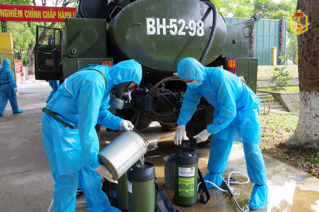 Trường Sĩ quan Phòng hóa tiêu độc, khử trùng tại Bệnh viện Quân đội 105