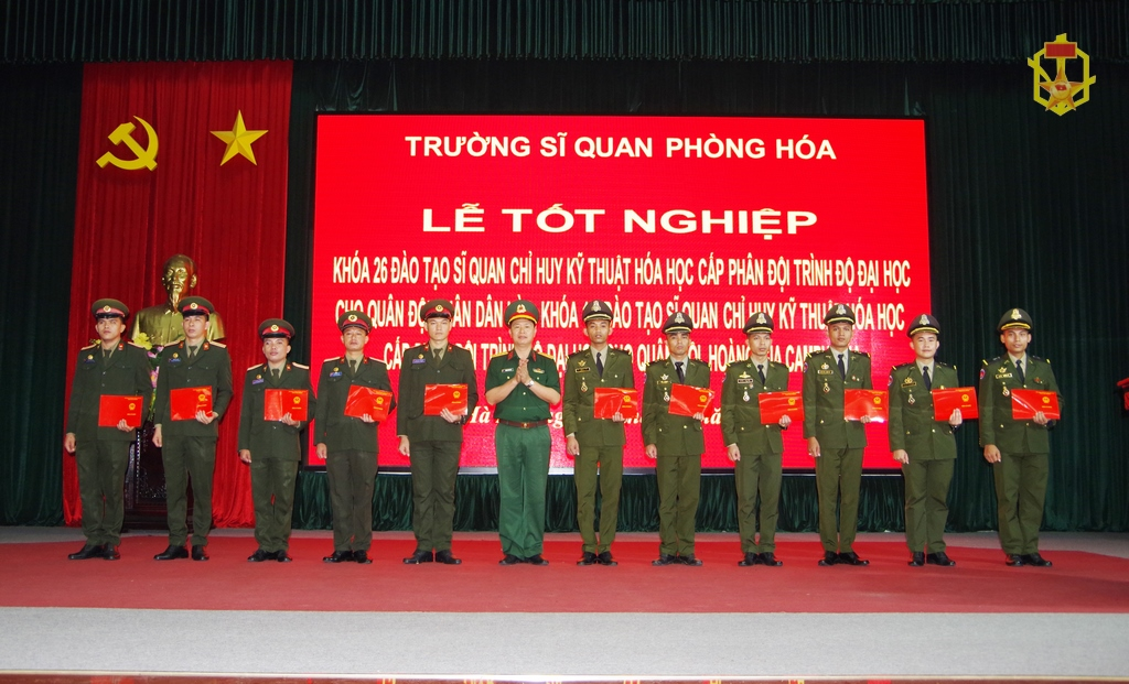 Trường Sĩ quan Phòng hóa tổ chức Lễ Tốt nghiệp cho học viên quốc tế khóa 26
