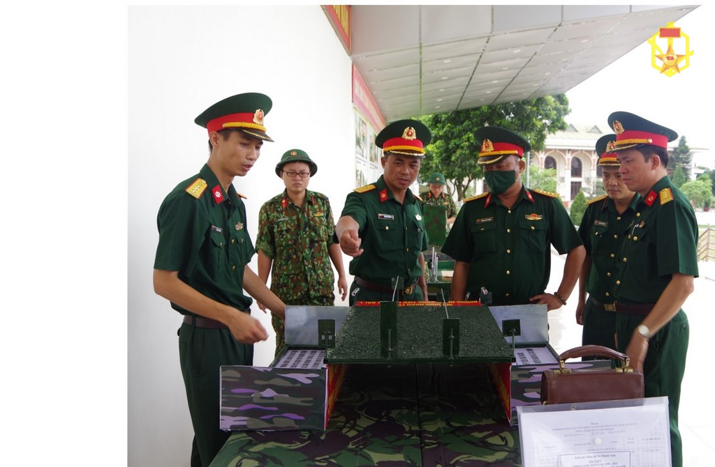 Hội đồng xét công nhận sáng kiến cấp Binh chủng phúc tra sáng kiến tại Lữ đoàn 86