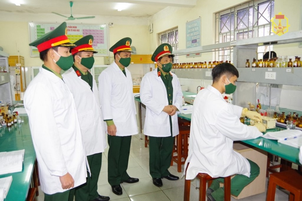 Tư lệnh Binh chủng Hoá học kiểm tra, nắm tình hình năm 2021 đối với Trường Sĩ quan Phòng hoá
