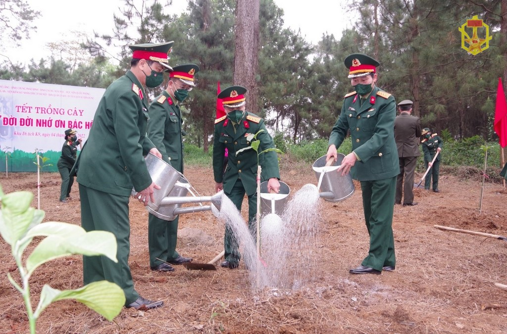 Binh chủng Hoá học phối hợp với các đơn vị trong và ngoài quân đội tổ chức Lễ dâng hương tưởng niệm Chủ tịch Hồ Chí Minh và trồng cây tại Khu Di tích K9