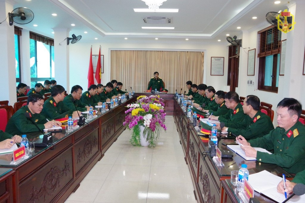 Tư lệnh Binh chủng kiểm tra kết quả thực hiện nhiệm vụ 9 tháng đầu năm 2022 tại Trường Sĩ quan Phòng hóa