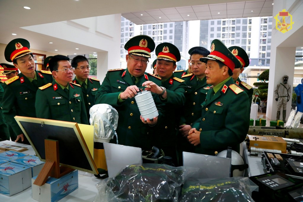 Phát triển Binh chủng Hóa học là lực lượng trí thức