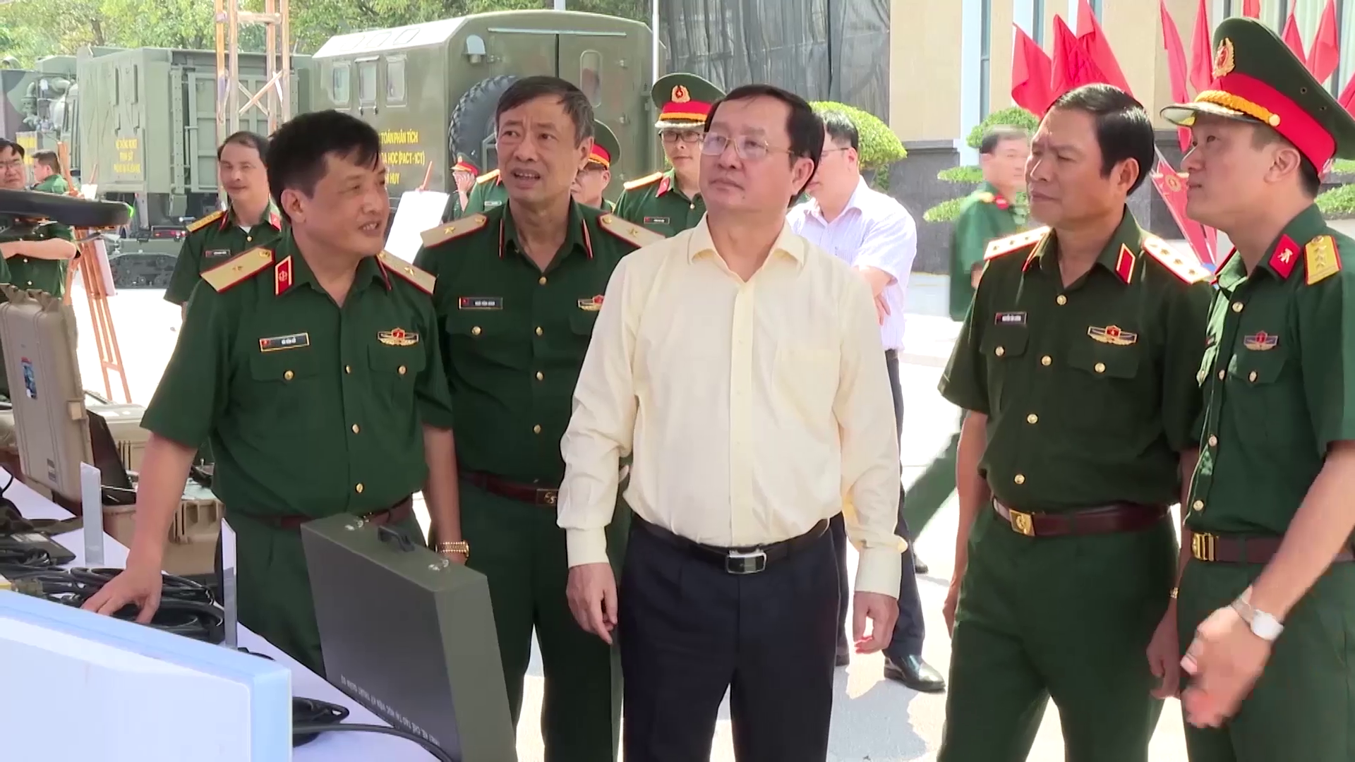 Phim tài liệu 65 năm Binh chủng Hoá học