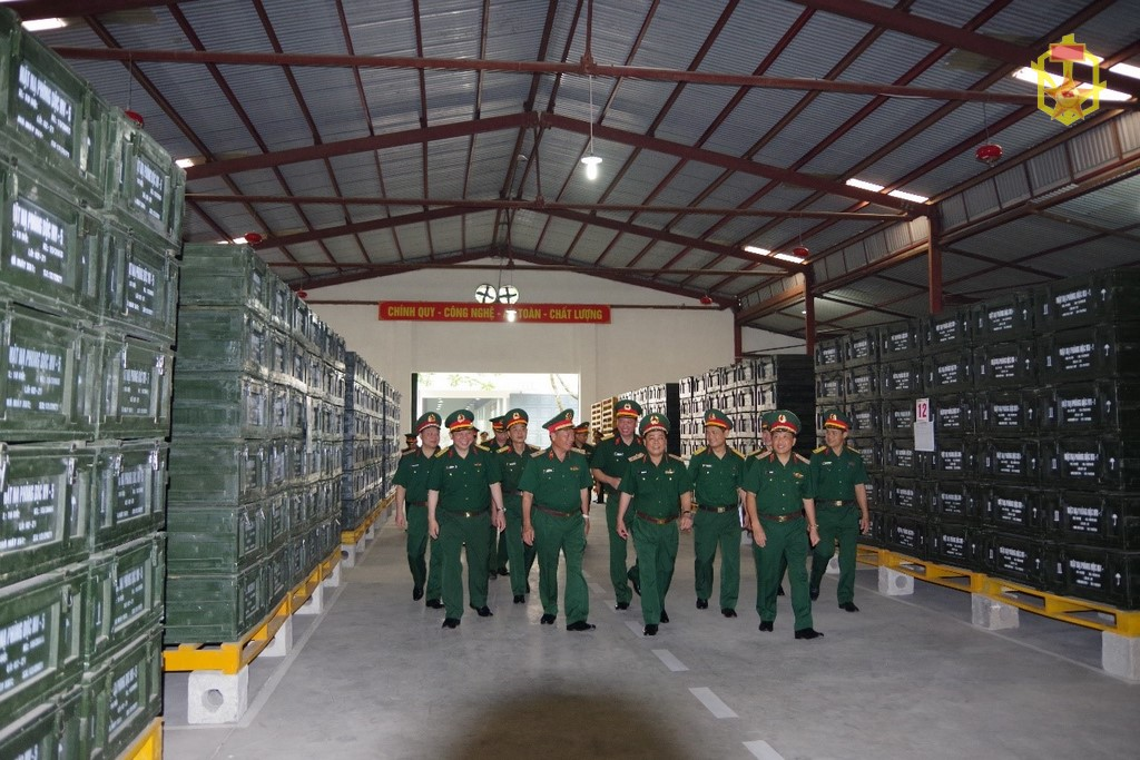 Chủ động phát triển trang bị khí tài phòng hoá