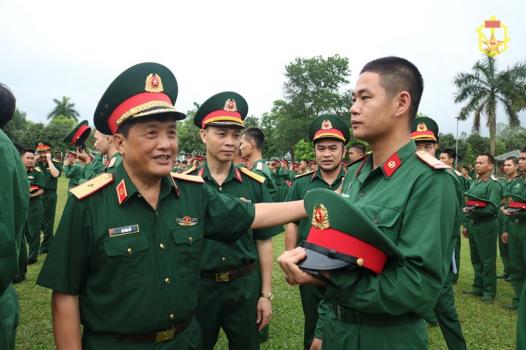 Tư lệnh Binh chủng Hóa học kiểm tra thực tế nhiệm vụ huấn luyện chiến sĩ mới
