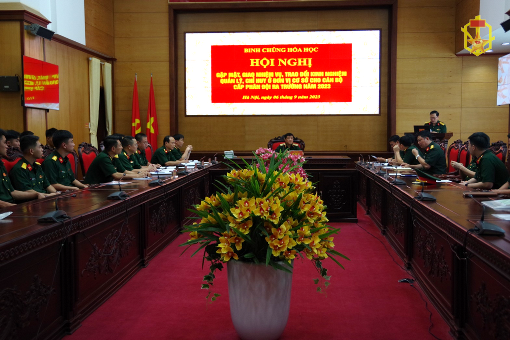 Binh chủng Hóa học gặp gỡ, động viên, giao nhiệm vụ, trao đổi kinh nghiệm quản lý, chỉ huy ở đơn vị cho cán bộ phân đội ra trường năm 2023