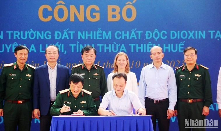 Hoàn thành xử lý đất nhiễm chất độc Dioxin tại sân bay A So