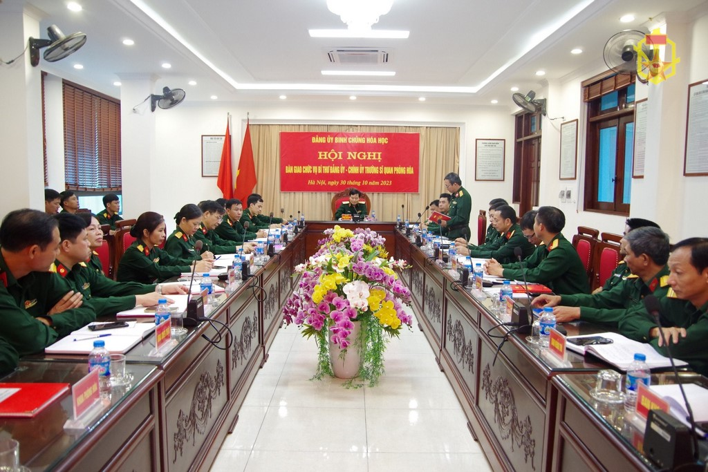 Thiếu tướng Trịnh Thành Đồng chủ trì Hội nghị bàn giao chức vụ Bí thư Đảng ủy, Chính ủy Trường Sĩ quan Phòng hóa