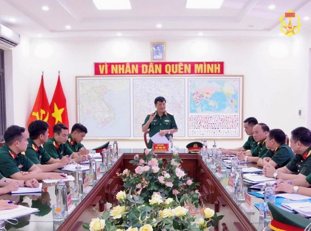 Tư lệnh Binh chủng Hóa học thăm, nắm tình hình tại tiểu đoàn 905