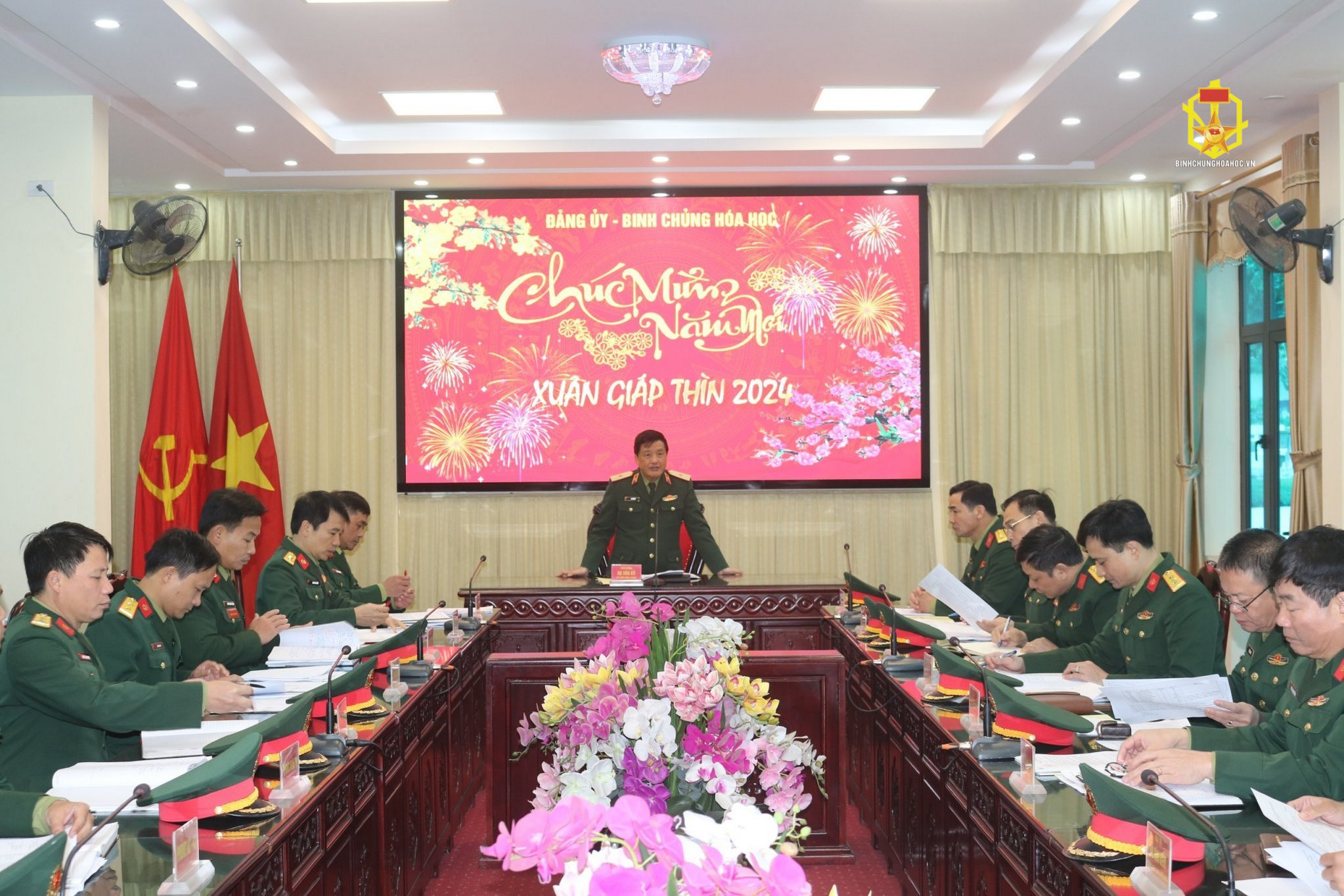 Thủ trưởng Binh chủng Hóa học kiểm tra, chúc tết cán bộ, chiến sĩ Lữ đoàn 86