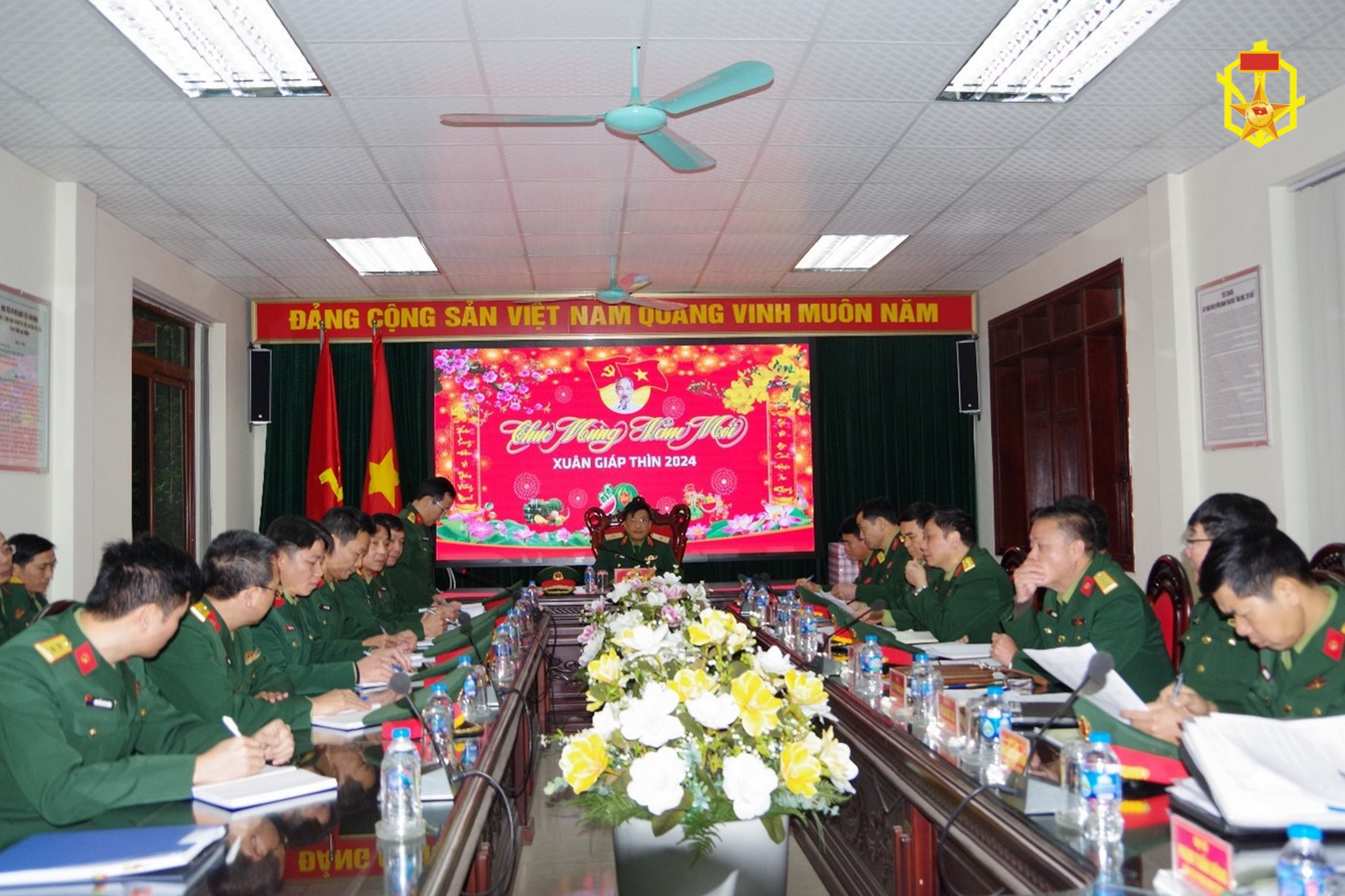 Thủ trưởng Binh chủng Hóa học kiểm tra SSCĐ và chúc tết Nhà máy X61 dịp xuân Giáp Thìn 2024
