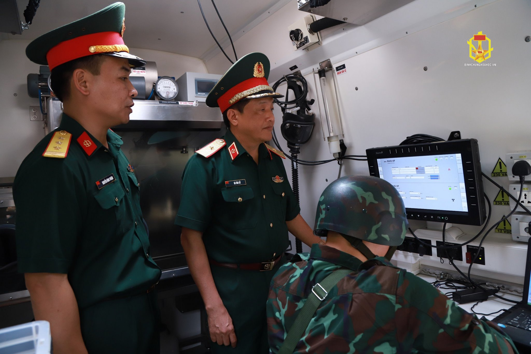 Binh chủng Hoá học kính báo