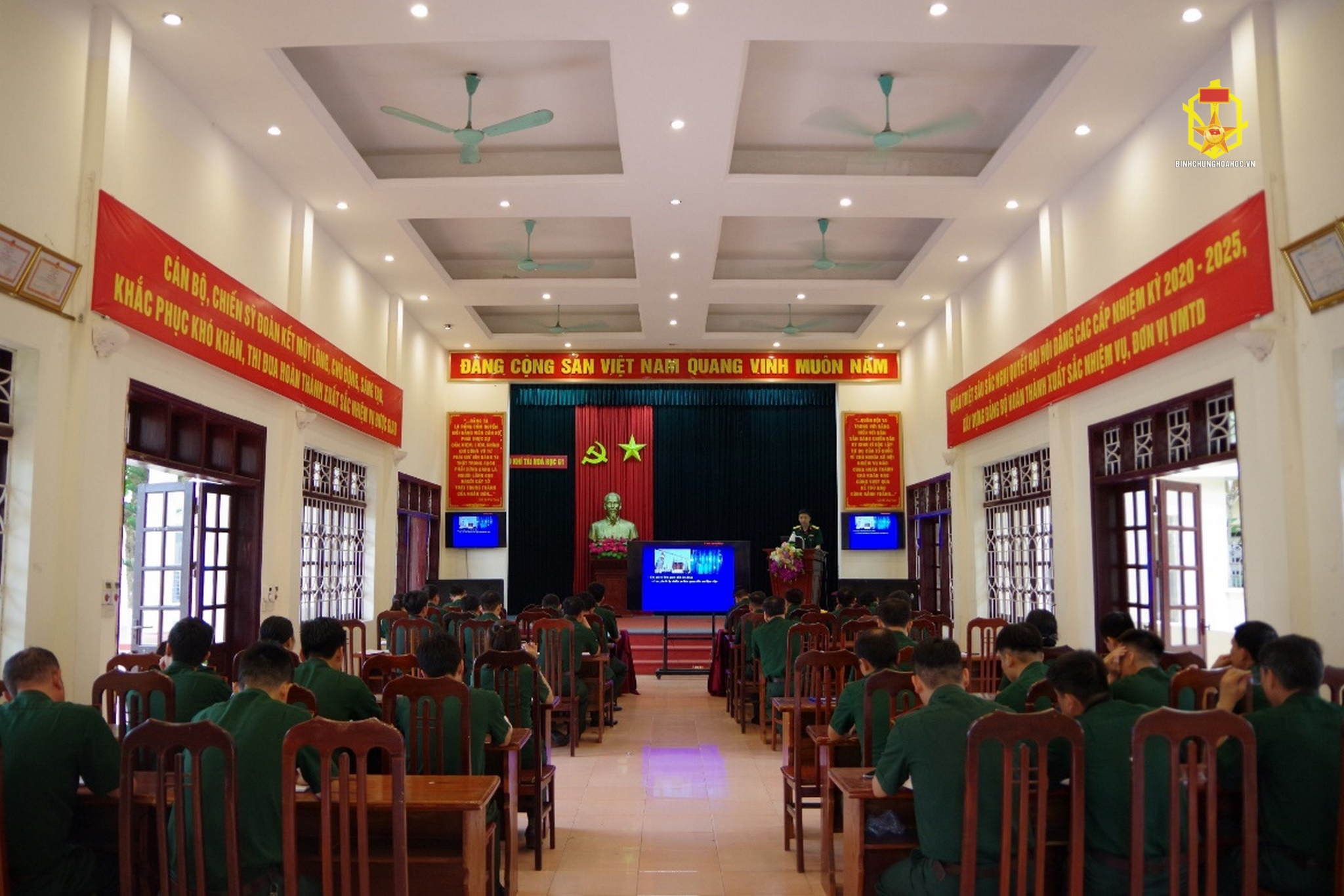 Kho Khí tài Hóa học 61 tổ chức lớp huấn luyện công tác an toàn, vệ sinh lao động năm 2024