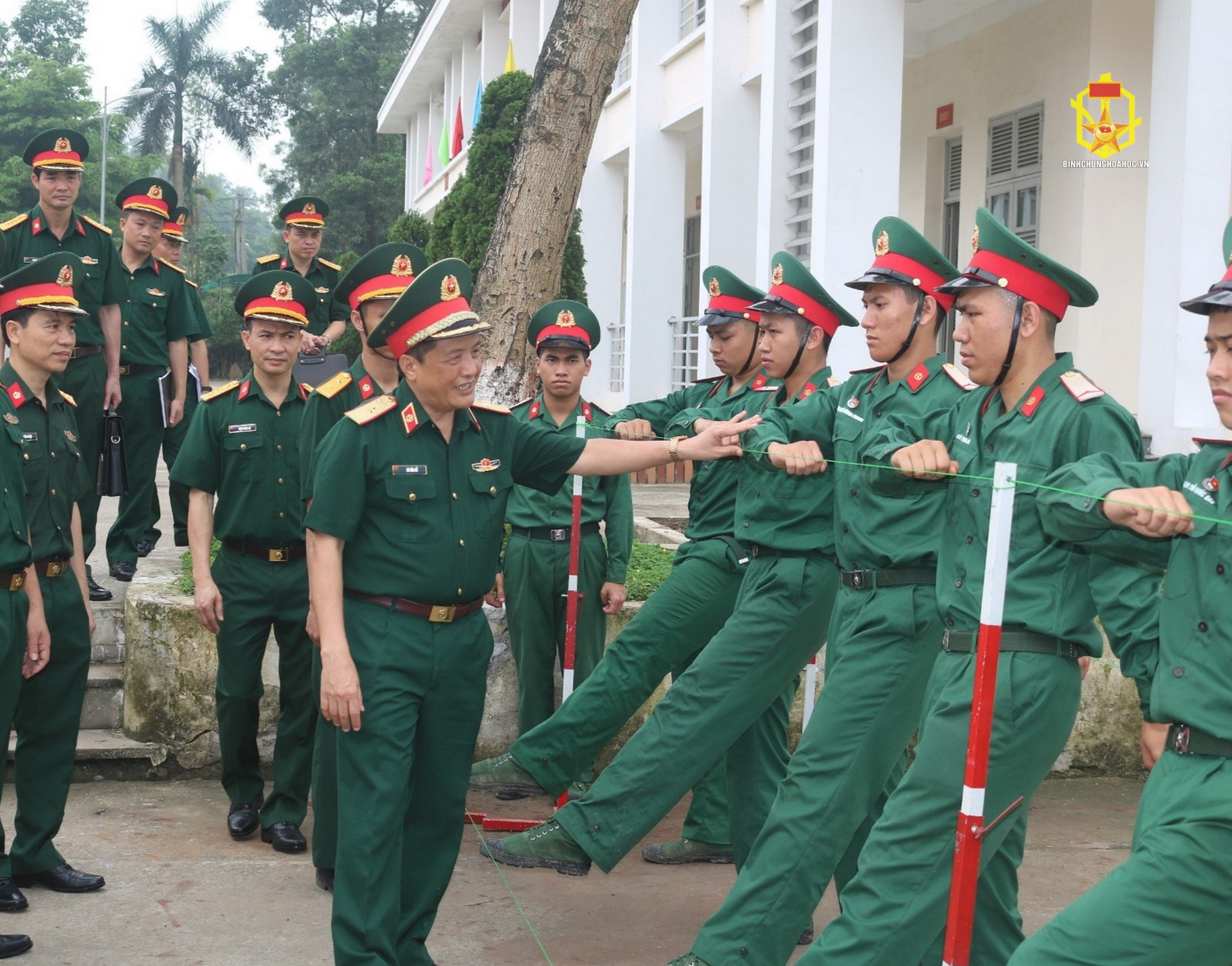 Tư lệnh Binh chủng kiểm tra công tác huấn luyện tại Lữ đoàn 86