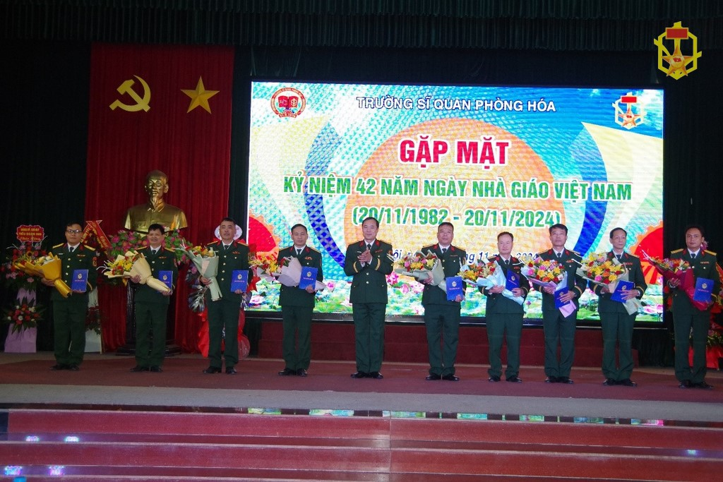 Trường Sĩ quan Phòng hóa tổ chức gặp mặt Kỷ niệm 42 năm Ngày Nhà giáo Việt Nam 20/11
