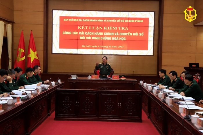 Thượng tướng Lê Huy Vịnh kiểm tra công tác cải cách hành chính và chuyển đổi số tại Binh chủng Hóa học