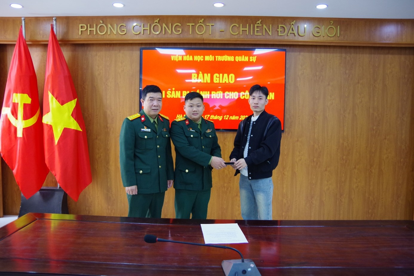 Bông hồng đẹp" góp phần tô thắm thêm phẩm chất "Bộ đội cụ Hồ" trong thời kỳ mới