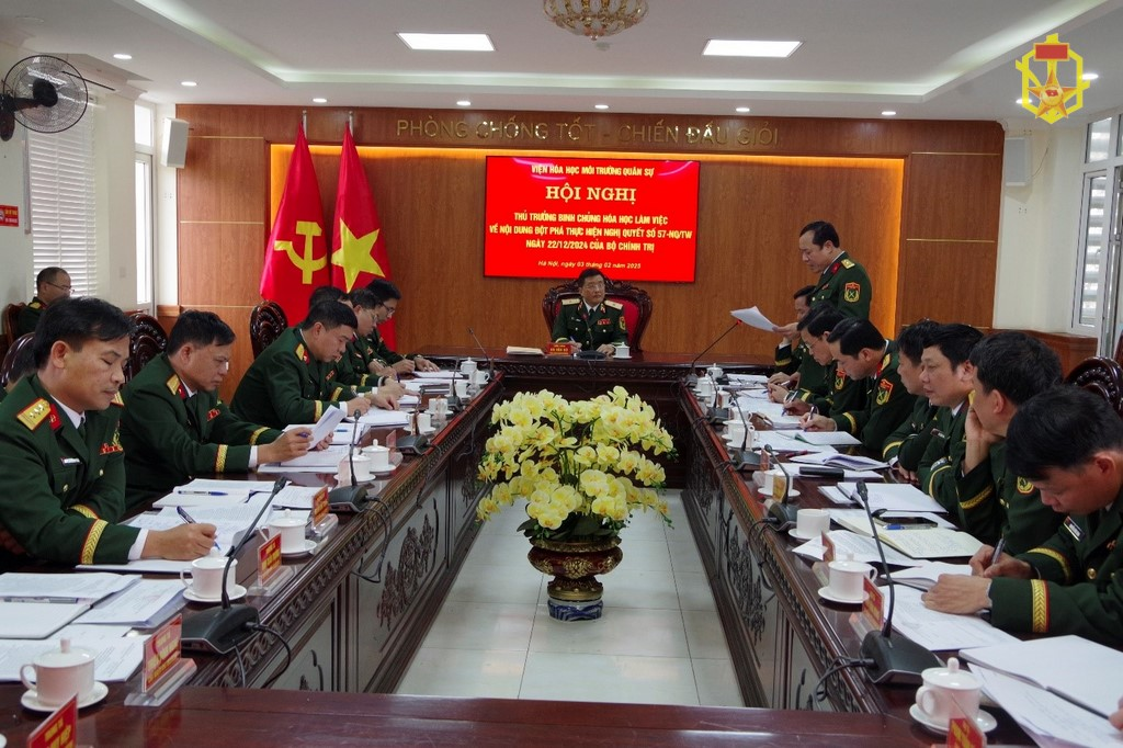 Viện Hoá học Môi trường quân sự đón nhận Huân chương Bảo vệ Tổ quốc hạng Nhất