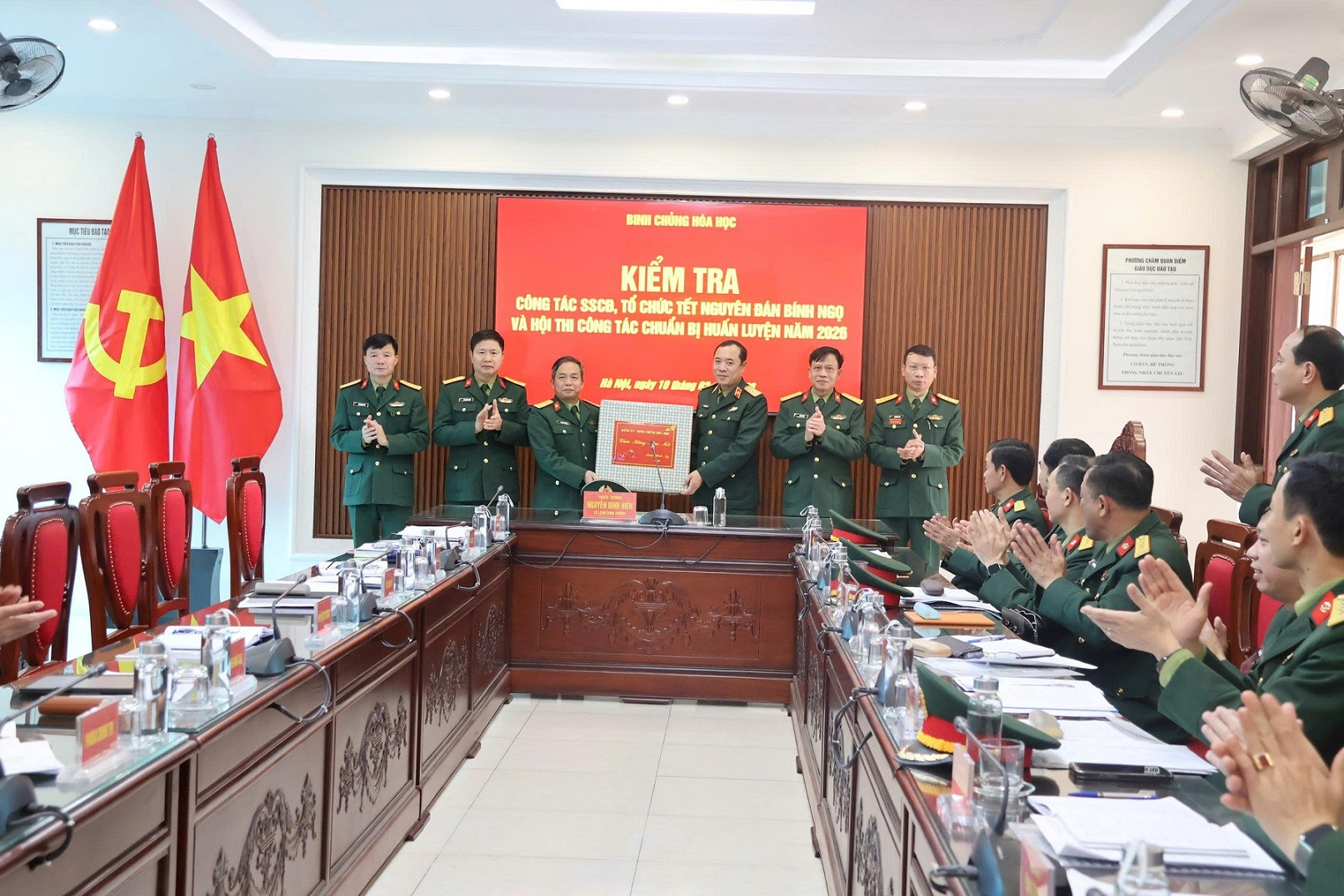 Binh chủng Hóa học tổ chức chấm thi công tác chuẩn bị huấn luyện năm 2026 tại Trường Sĩ quan Phòng hóa
