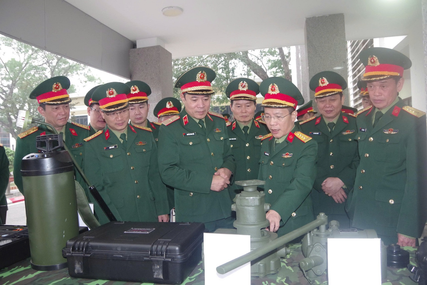 Thủ trưởng Binh chủng kiểm tra, nắm tình hình tại Nhà máy X61