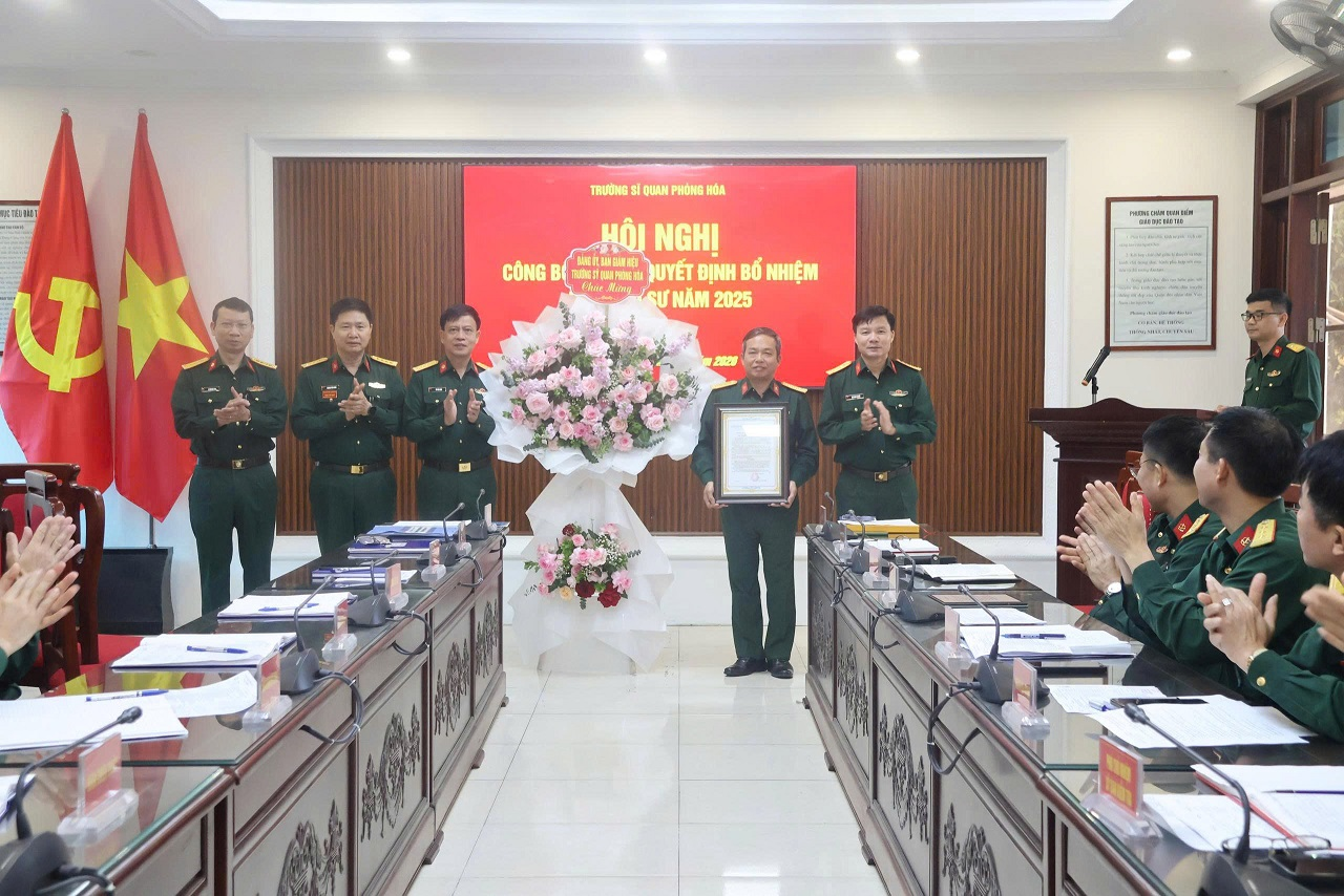 Trường Sĩ quan Phòng hóa công bố và trao quyết định bổ nhiệm Phó Giáo sư năm 2025