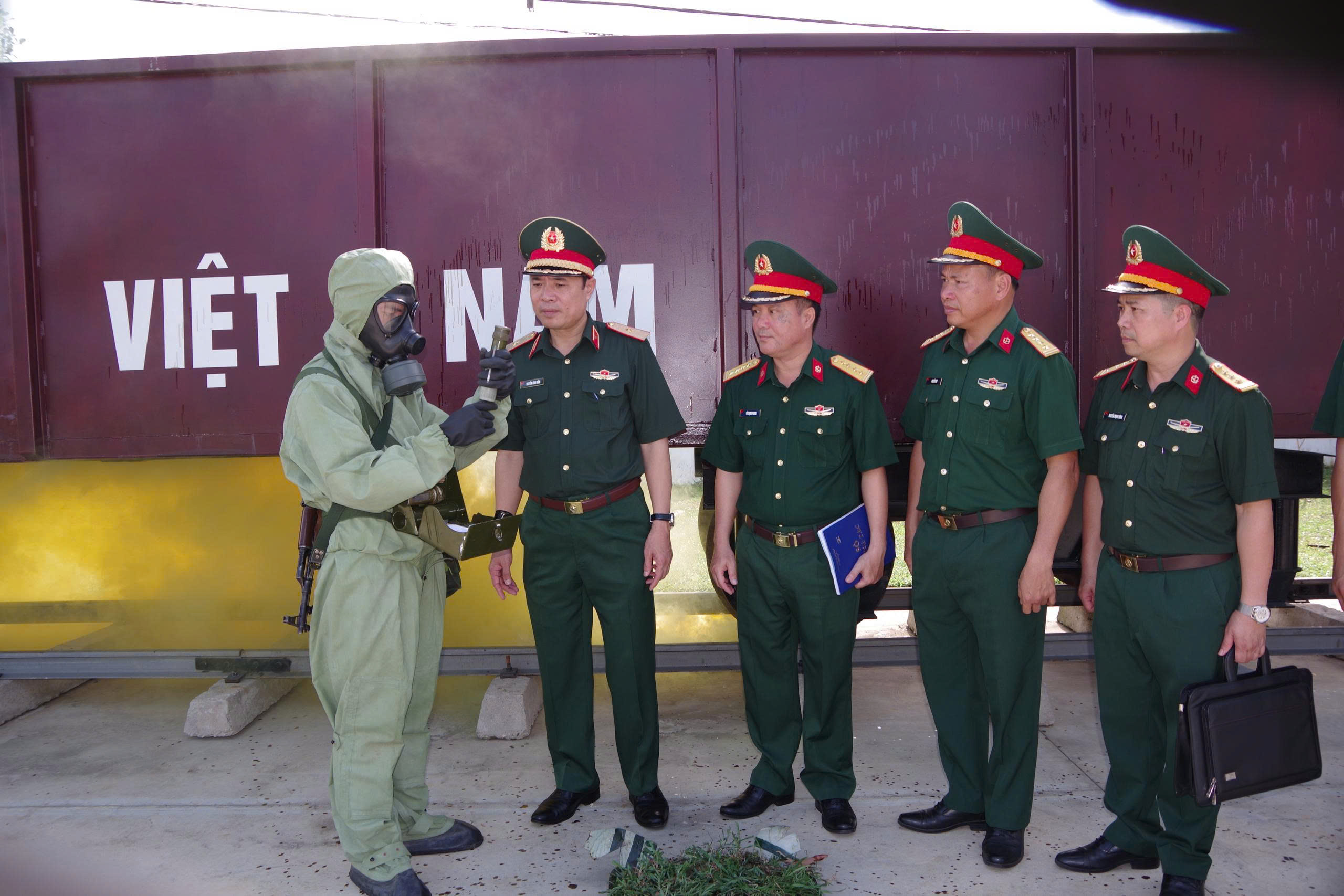 BINH CHỦNG HÓA HỌC KIỂM TRA, NẮM TÌNH HÌNH TẠI TIỂU ĐOÀN 905/LỮ ĐOÀN 88