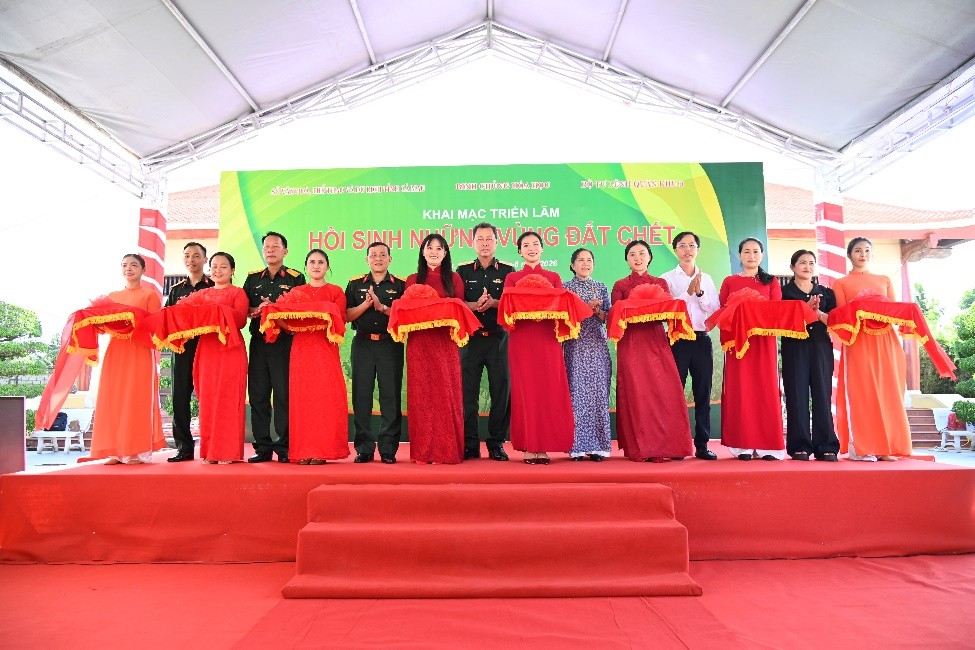 Khai mạc Triển lãm “Hồi sinh những vùng đất chết” tại Cà Mau