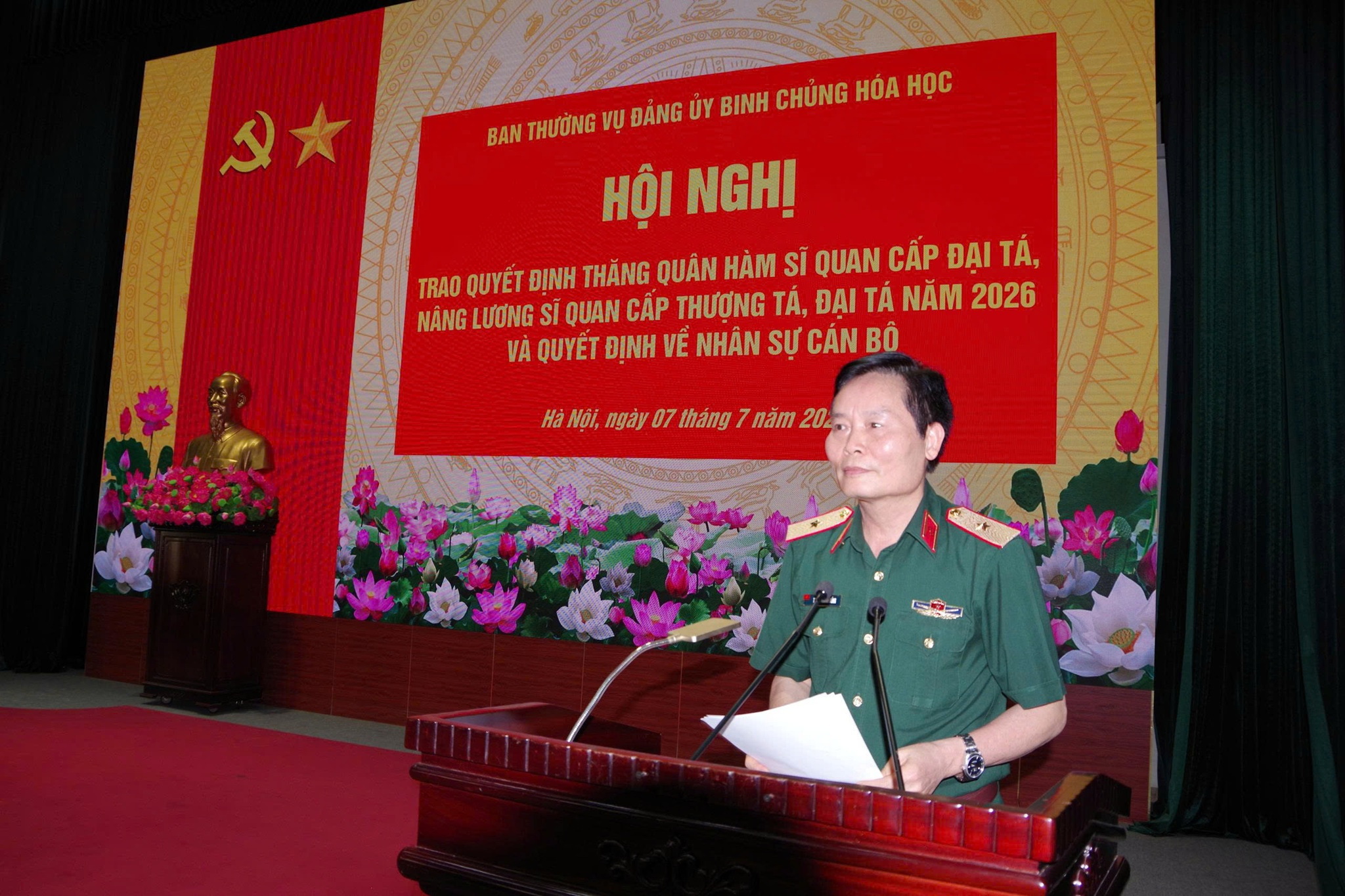 Ban Thường vụ Đảng ủy Binh chủng Hóa học trao quyết định thăng quân hàm sĩ quan cấp Đại tá, nâng lương cấp Thượng tá, Đại tá và quyết định về công tác nhân sự cán bộ